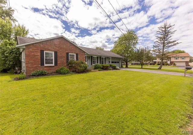 Homes for sale in Clay, NY | 5350 Vineyard Dr, Clay, NY 13041 | MLS# S1690968