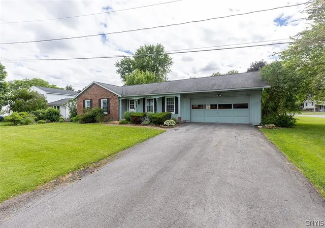 Homes for sale in Clay, NY | 5350 Vineyard Dr, Clay, NY 13041 | MLS# S1690968