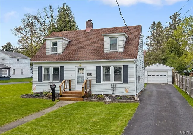1st image of 226 Richfield Blvd, Salina, NY 13211 | MLS# S1685070