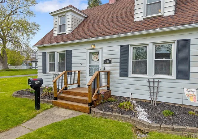 2nd image of 226 Richfield Blvd, Salina, NY 13211 | MLS# S1685070