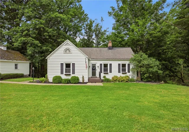 1st image of 260 Girdle Rd, East Aurora, NY 14052 | MLS# B1690870