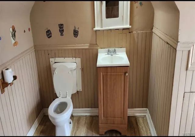 Photo 4 of Single family home for sale at 1657 Linwood Ave, Niagara Falls, NY 14305 | MLS# B1690514 | Listing updated on 2026-06-15