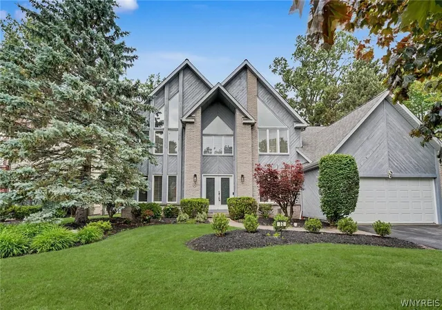 1st image of 32 Vassar Dr, Getzville, NY 14068 | MLS# B1689320