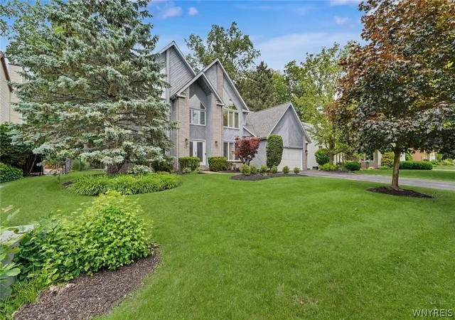 2nd image of 32 Vassar Dr, Getzville, NY 14068 | MLS# B1689320