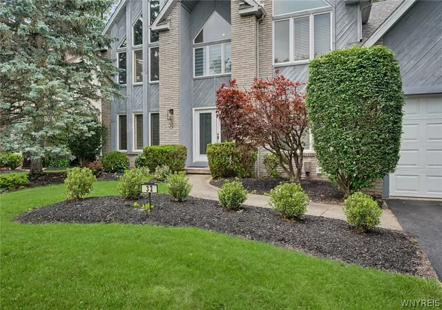 3rd image of 32 Vassar Dr, Getzville, NY 14068 | MLS# B1689320