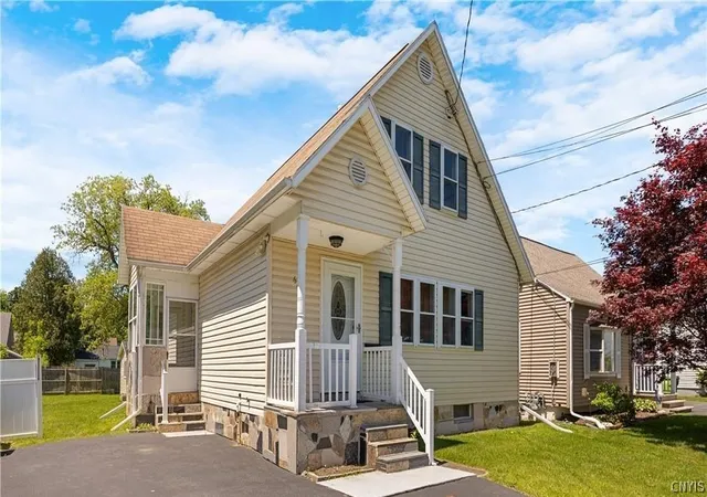 1st image of 617 Plymouth Ave, Salina, NY 13211 | MLS# S1689586