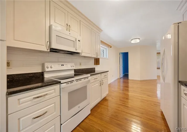 4th image of 617 Plymouth Ave, Salina, NY 13211 | MLS# S1689586