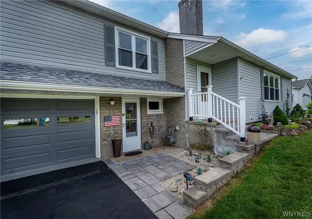 3rd image of 4257 Freeman Rd, Middleport, NY 14105 | MLS# B1690464