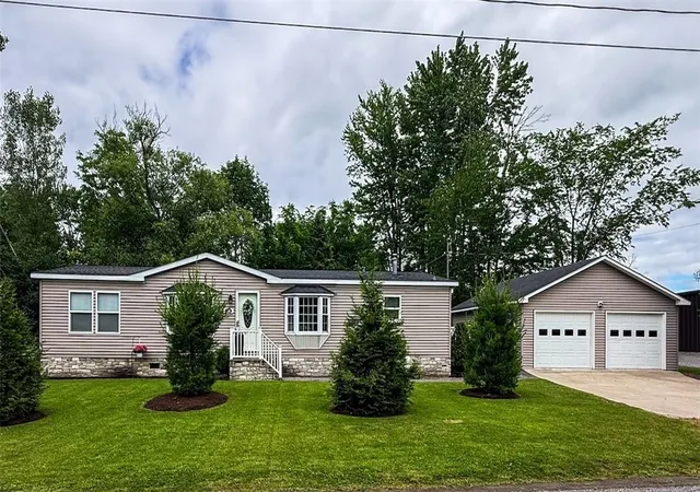 1st image of 108 Onondaga Ave, Canastota, NY 13032 | MLS# R1691011