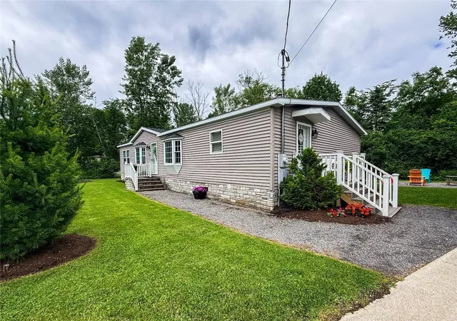 Photo 3 of Sale Pending at 108 Onondaga Ave, Canastota, NY 13032 | MLS# R1691011 | Listing updated on 2026-07-26