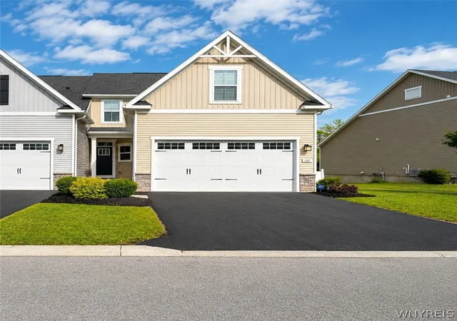 1st image of 189 Sandstone Cir, Grand Island, NY 14072 | MLS# B1689709