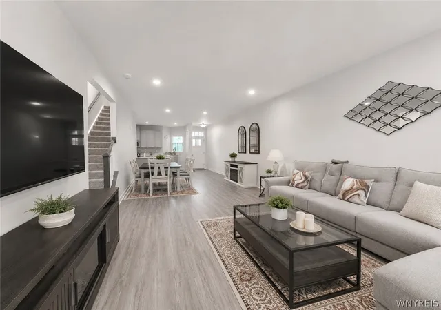 3rd image of 189 Sandstone Cir, Grand Island, NY 14072 | MLS# B1689709