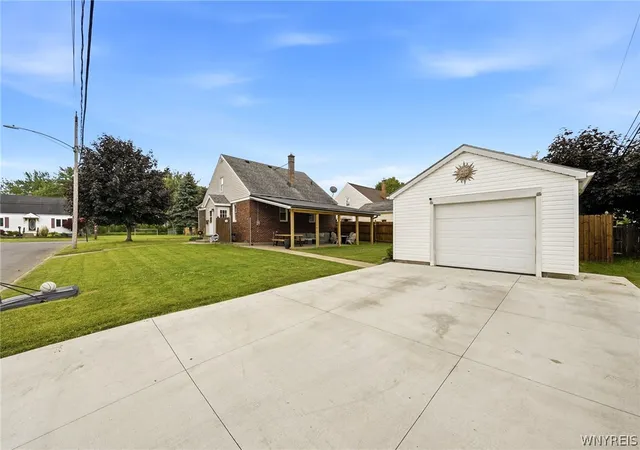 Homes for sale in Lackawanna, NY | 86 E Milnor Ave, Lackawanna, NY 14218 | MLS# B1691031