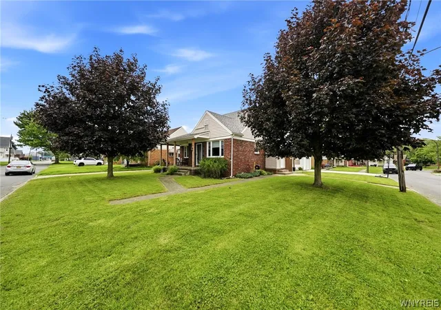 Photo 4 of Sale Pending at 86 E Milnor Ave, Buffalo, NY 14218 | MLS# B1691031 | Listing updated on 2026-07-09