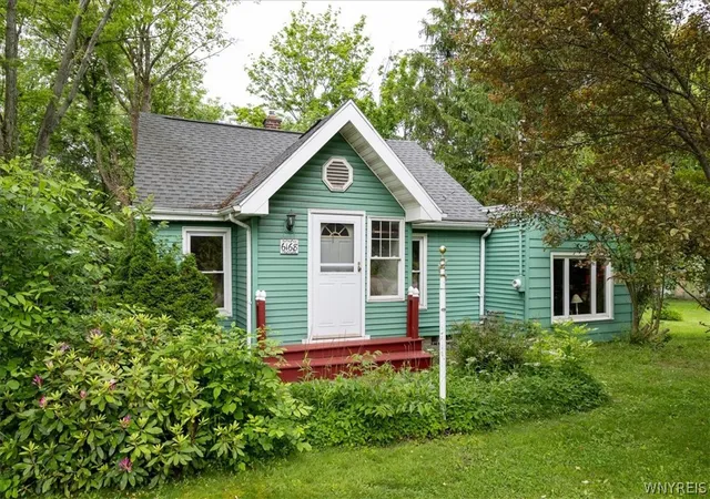 Homes for sale in Hamburg, NY | 6168 Mckinley Pkwy, Hamburg, NY 14075 | MLS# B1689797