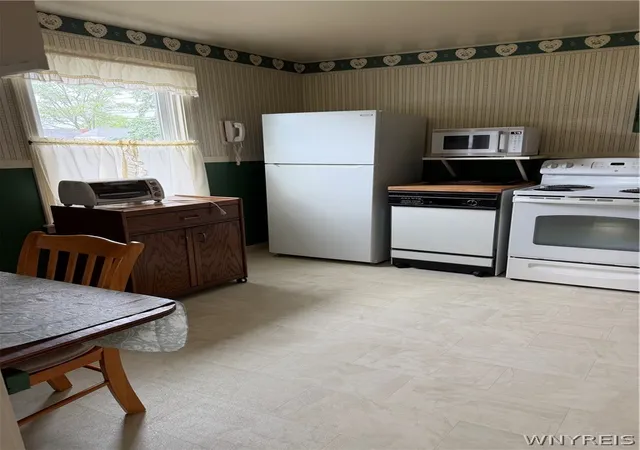 Homes for sale in Niagara Falls, NY | 1242 87Th St, Niagara Falls, NY 14304 | MLS# B1691058