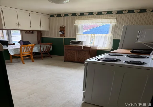 Homes for sale in Niagara Falls, NY | 1242 87Th St, Niagara Falls, NY 14304 | MLS# B1691058