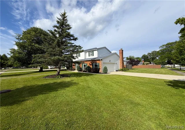Homes for sale in Amherst, NY | 25 Foxpoint W, Amherst, NY 14221 | MLS# B1690944