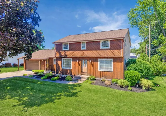 2nd image of 50 Eventide Ln, Irondequoit, NY 14617 | MLS# R1688235