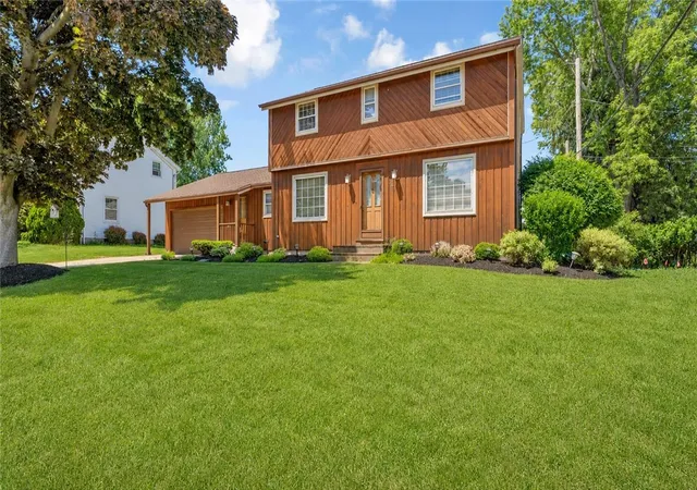 3rd image of 50 Eventide Ln, Irondequoit, NY 14617 | MLS# R1688235