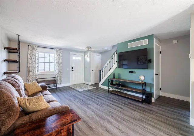 4th image of 25 Southfield Dr, Webster, NY 14580 | MLS# R1689961
