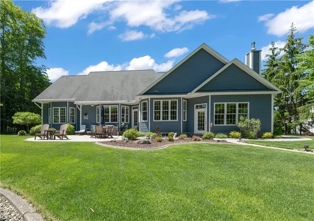 Photo 3 of Single family home for sale at 24 Whisper Crk Ct, Rochester, NY 14626 | MLS# R1686411 | Listing updated on 2026-08-03