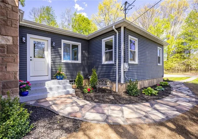 3rd image of 16 Pine Hill Rd, Parma, NY 14559 | MLS# R1691066