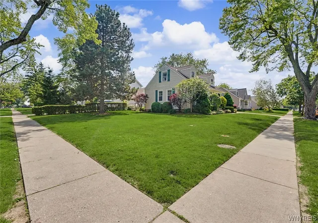 3rd image of 240 Blackstone Blvd, Tonawanda, NY 14150 | MLS# B1688227