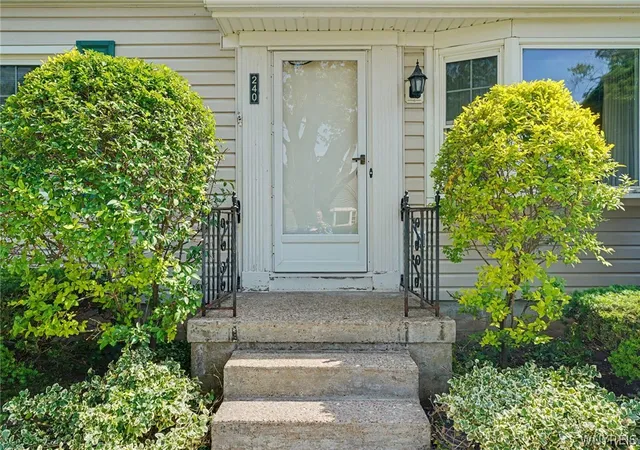 5th image of 240 Blackstone Blvd, Tonawanda, NY 14150 | MLS# B1688227