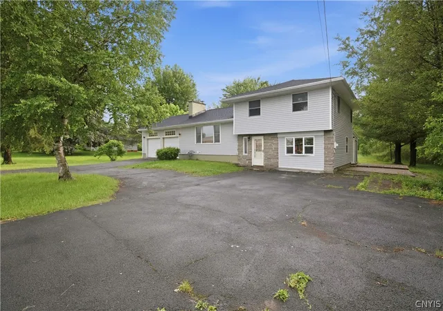 Homes for sale in De Witt, NY | 6993 Fly Rd, De Witt, NY 13057 | MLS# S1690824