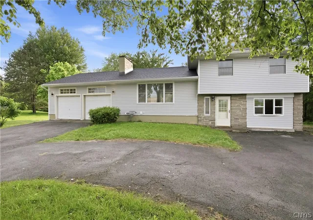 Homes for sale in De Witt, NY | 6993 Fly Rd, De Witt, NY 13057 | MLS# S1690824
