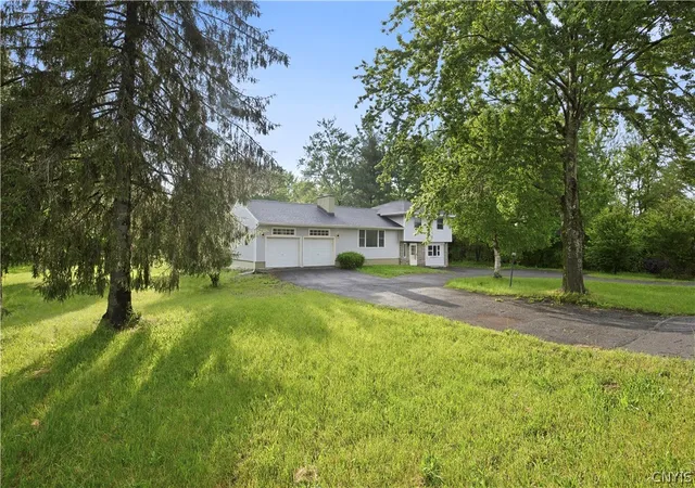 Homes for sale in De Witt, NY | 6993 Fly Rd, De Witt, NY 13057 | MLS# S1690824