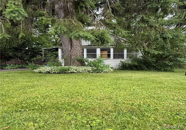 1st image of 222 Beley Ave, Salina, NY 13211 | MLS# S1690841