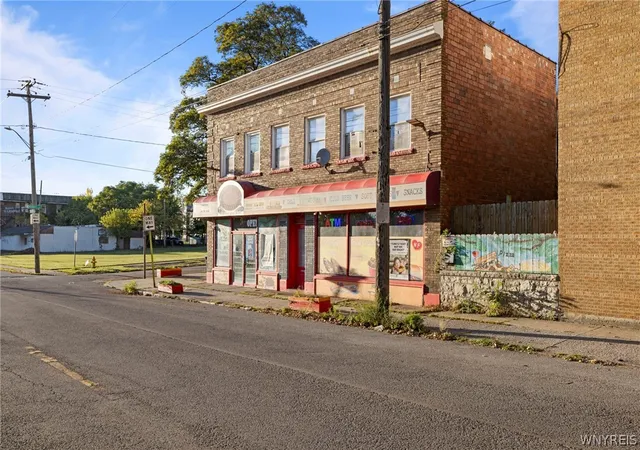 3rd image of 1104 Niagara St, Niagara Falls, NY 14303 | MLS# B1689516