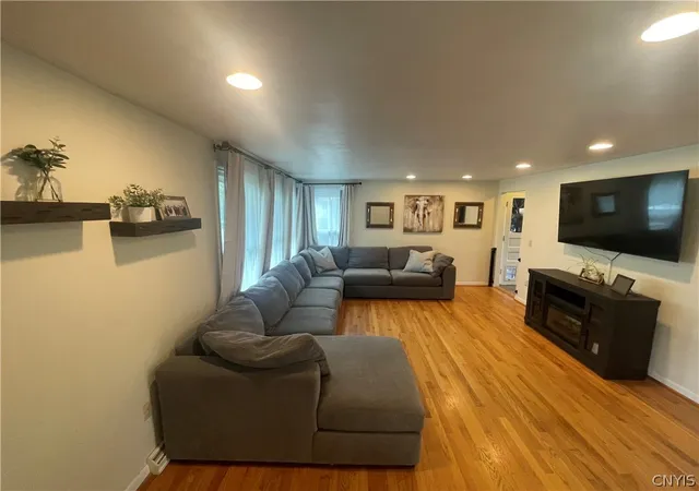 Homes for sale in Manlius, NY | 607 E Genesee St, Manlius, NY 13066 | MLS# S1690818