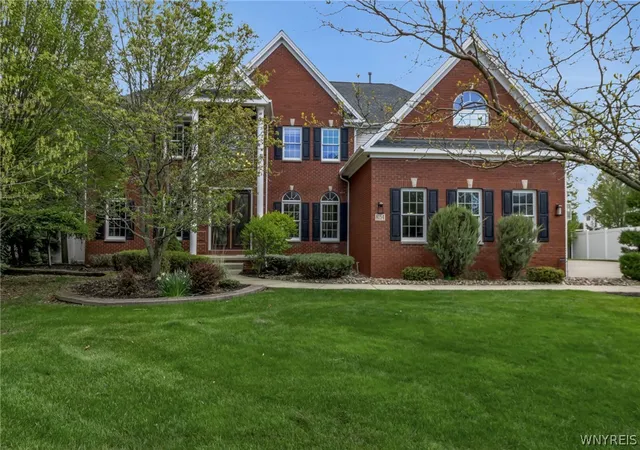 1st image of 8154 Golden Oak Cir, Buffalo, NY 14221 | MLS# B1691177