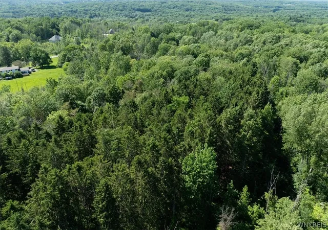 1st image of 1600 Grover Rd, East Aurora, NY 14052 | MLS# B1691115