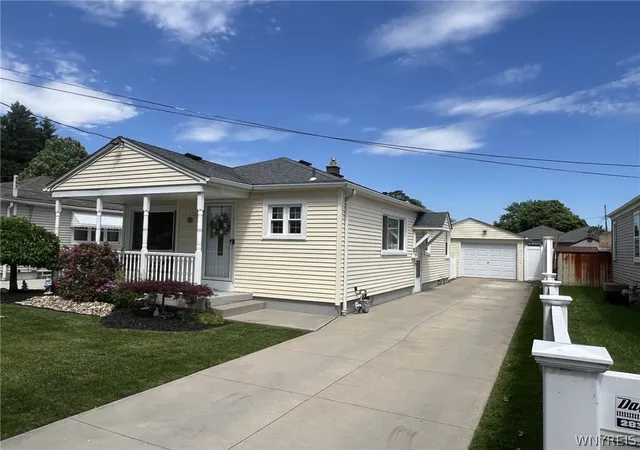 2nd image of 411 78th St, Niagara Falls, NY 14304 | MLS# B1690853