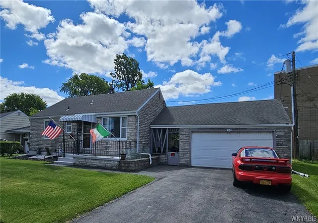 Photo 2 of Sale Pending at 11 Loretto Dr, Buffalo, NY 14225 | MLS# B1691262 | Listing updated on 2026-06-25