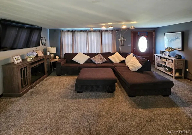 Photo 3 of Sale Pending at 11 Loretto Dr, Buffalo, NY 14225 | MLS# B1691262 | Listing updated on 2026-06-25