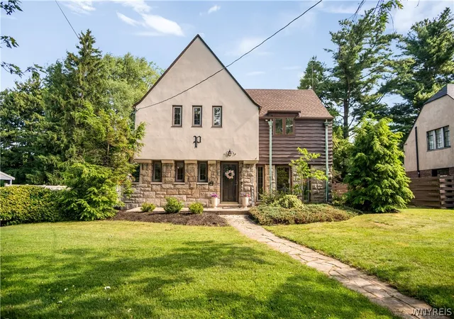 1st image of 101 Lincoln Ave, Lockport, NY 14094 | MLS# B1691074
