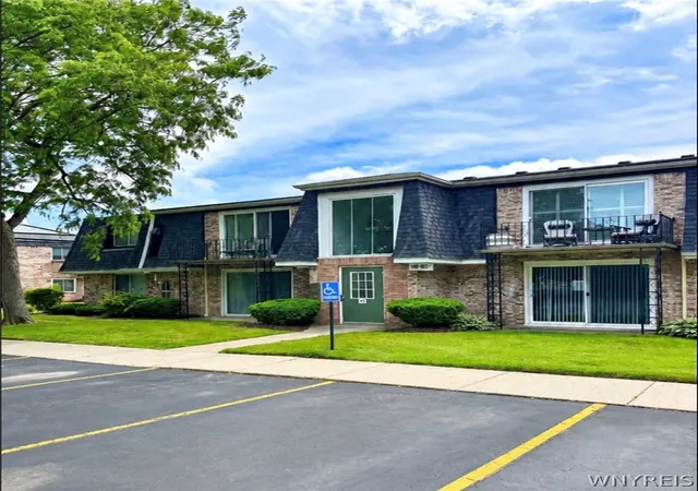 1st image of 114 Foxberry Dr, Getzville, NY 14068 | MLS# B1690749