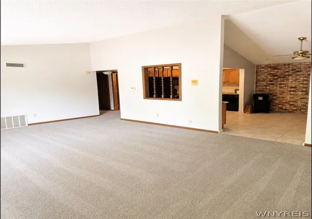 3rd image of 114 Foxberry Dr, Getzville, NY 14068 | MLS# B1690749
