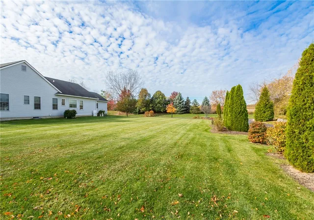 3rd image of 10 Settlers, Pittsford, NY 14534 | MLS# R1691147