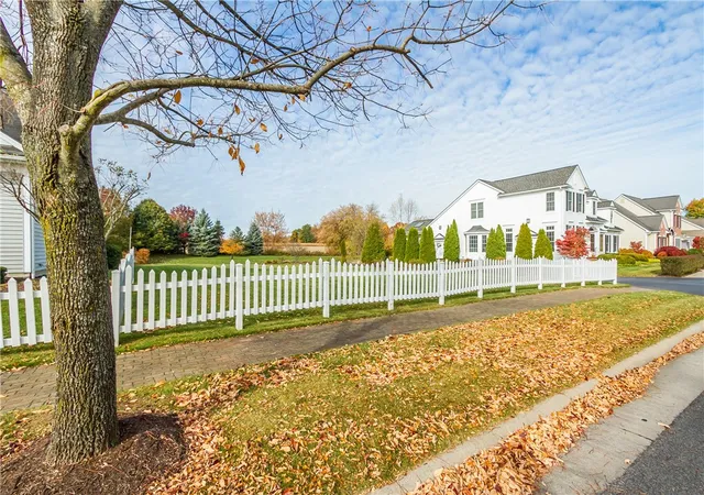 4th image of 10 Settlers, Pittsford, NY 14534 | MLS# R1691147
