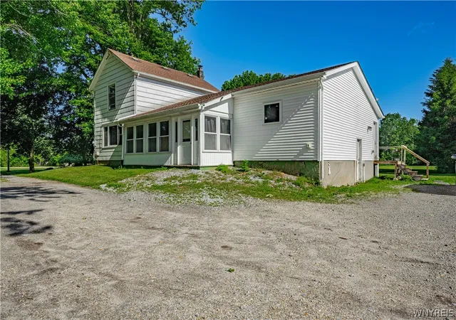 3rd image of 3525 Coomer Rd, Newfane, NY 14108 | MLS# B1691235
