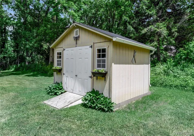 Homes for sale in Batavia, NY | 9214 Cone Dorman Rd, Batavia, NY 14020 | MLS# B1690147