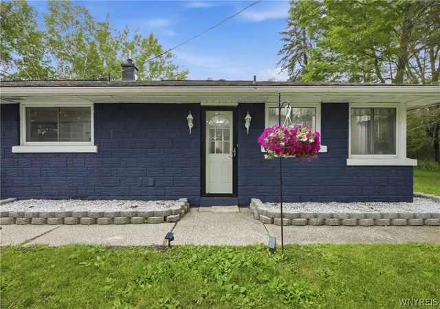 Homes for sale in Clarence, NY | 4735 Shimerville Rd, Clarence, NY 14031 | MLS# B1690843