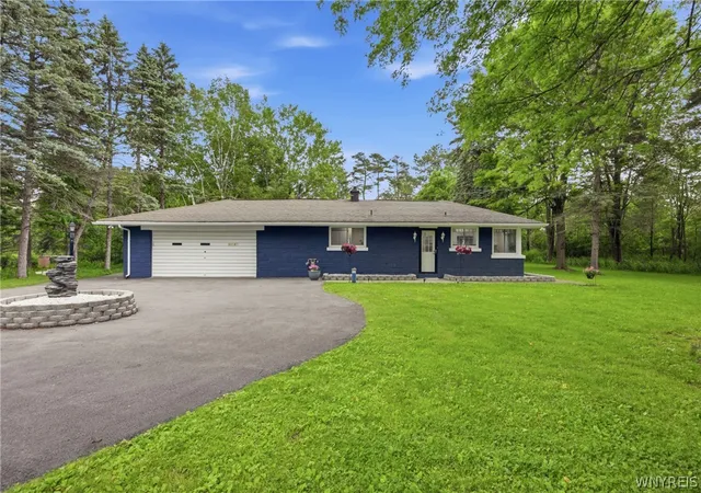 Homes for sale in Clarence, NY | 4735 Shimerville Rd, Clarence, NY 14031 | MLS# B1690843