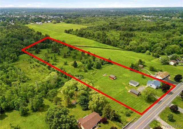 2nd image of 517 Lake Ave, Lancaster, NY 14086 | MLS# B1690871